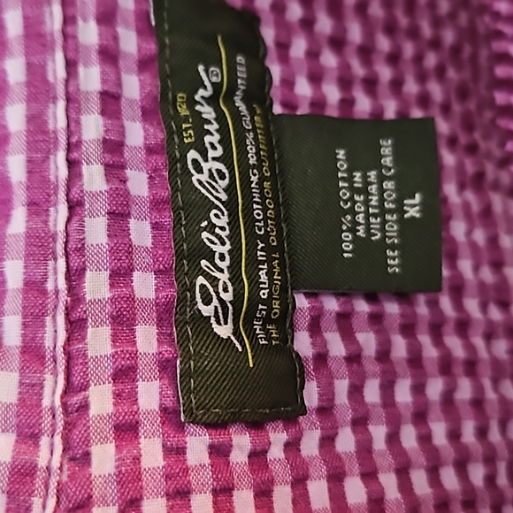 Eddie Bauer seersucker button-down shirt.  Size XL. - Picture 2 of 7